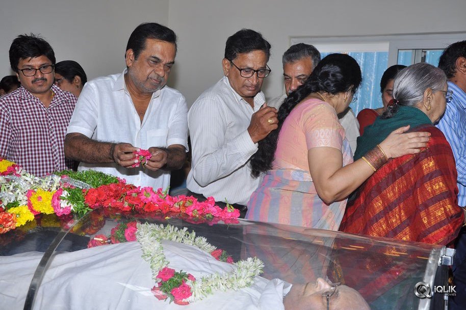 Celebs-Pay-Condolences-to-C-Narayana-Reddy